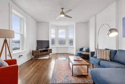 Image de Large Historic Cincy City View House Near Downtown