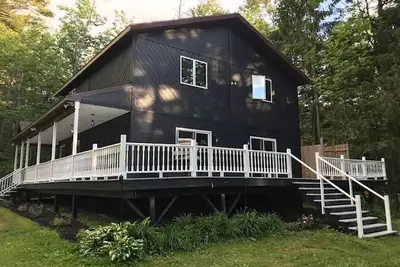 Image de 100 ft of Private Beach, 13 Beds