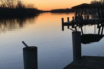 Image de Beautiful water front cottage with beautiful views and wonderful dock
