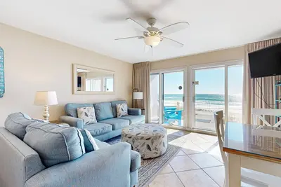 Image de 1st-Floor Condo w/ Gulf View, Grill, Pools, Beach Access, Near Shops and Dining