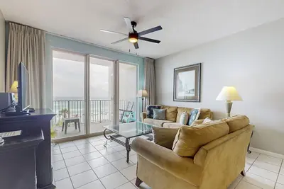 Image de Modern, spacious unit, steps to the gulf, Close to entertainment
