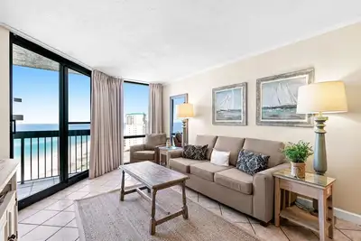 Image de 17th-floor Gulf-front condo with indoor/outdoor pools, hot tub & on-site dining