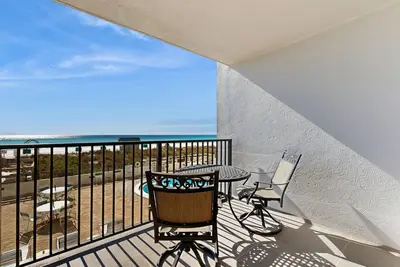 Image de 2nd Floor Lovely Condo Great Amenities, Gulf View, Large Balcony