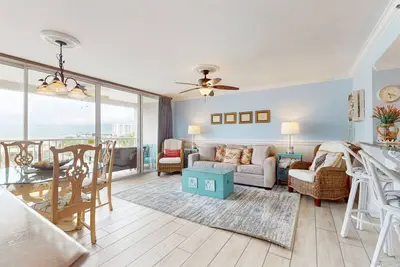 Image de Beautiful condo, beach service & bicycles included, close to dining