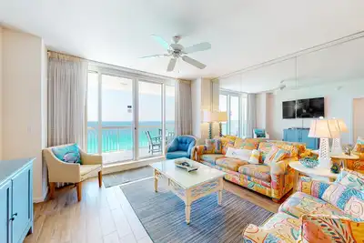 Image de Comfortable condo with Gulf-front balcony & on-site pool