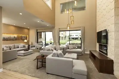 Image de Entire Home/2. 5 Miles to Disney/Parking/Wi-Fi/Bbq/Shared Pool/Family Friendly