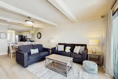 Image de 8th Floor Gulf Front Condo Fun Amenities, Nearby Shopping & Dining