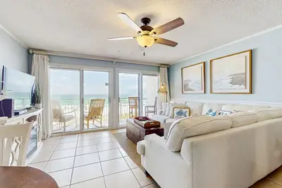 Image de Gorgeous 2nd Floor Condo in Heart of Destin Gulf Front, Pool, Beach Boardwalk