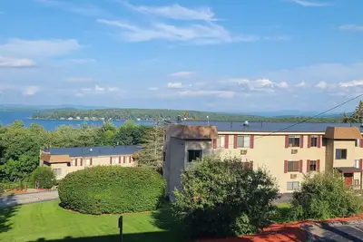 Image de Walking distance to Weirs Beach ~ Lovely quiet setting-with a View