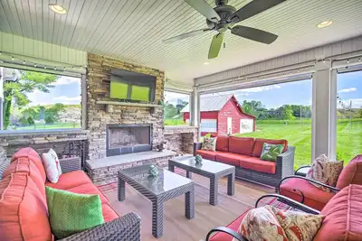 Image de Grand LaFollette Home w/ View + Covered Patio!