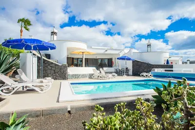 Image de Villa Mimosa - Luxury Villa, 3 Bed, Sea Views, Pool & Jacuzzi, Close to Town