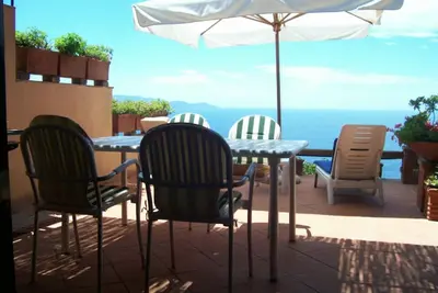 Image de Maison avec terrasse vue mer, swimpool, solarium, plage privée inclus pour 4