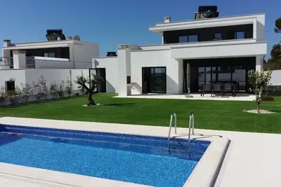 Image de Beautiful, luxurious detached villa with private pool