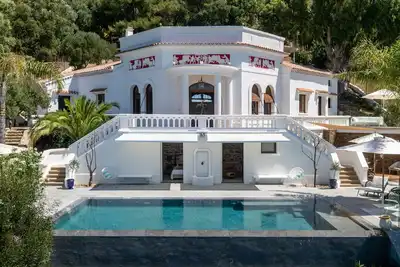 Image de Villa Amicitia, Beauté Intemporelle au Cœur du Rayol, Vue Mer Exceptionnelle