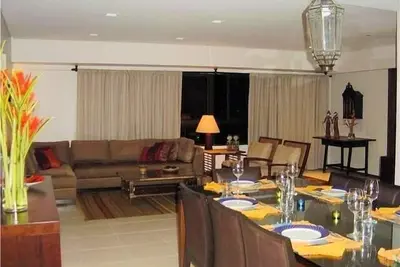 Image de Luxe apt avec 3 chambres et vue panoramique.