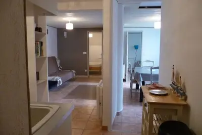 Image de A 80m des plages, appartement T2/3, 4 couchages saint Cyr sur mer, parking.