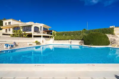 Image de Bel appartement pour 4 personnes avec climatisation, piscine, terrasse, vue panoramique et parking