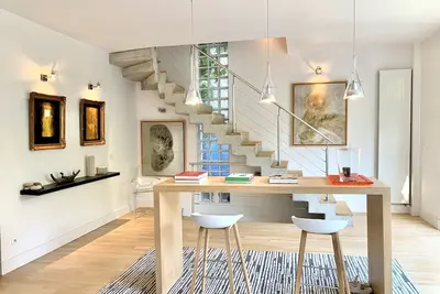 Image de 300 m2 family home with garden and swimming pool, in the center of Tours