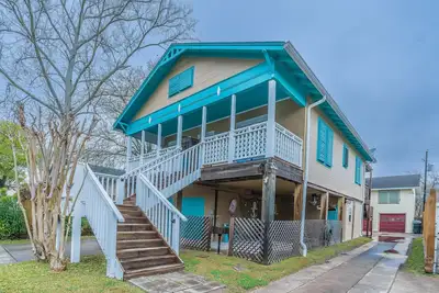 Image de Chalet confortable près de la plage et du centre de congrès.