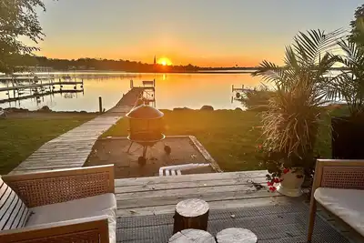 Image de Sunset Circle West facing waterfront Cottage
