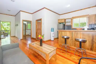Image de Spacious condo unit in West End paradise!