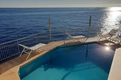 Villa con Piscina e Discesa al Mare Privata