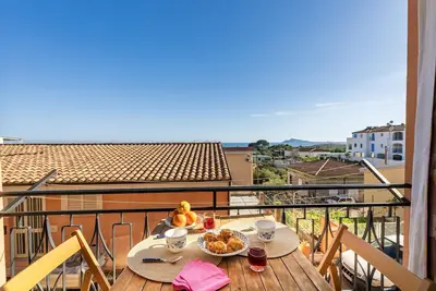Image de Santa Maria Navarrese Avec Jardin Et Vue Mer
