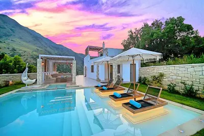 Image de Blue Lake Villa Heated Pool