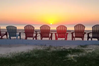 Image de Lake Huron - 3 Bedroom 2 Bath Lake Front Home - Sleeps 12