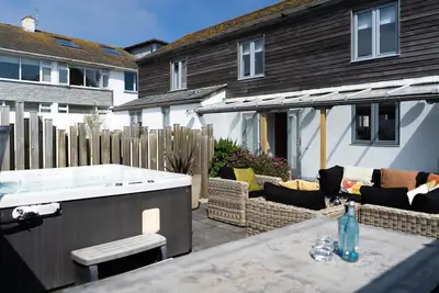 Image de Island Wastrel Porthgwidden Beach – Sea Views - Hot Tub – Dog Friendly - Parking