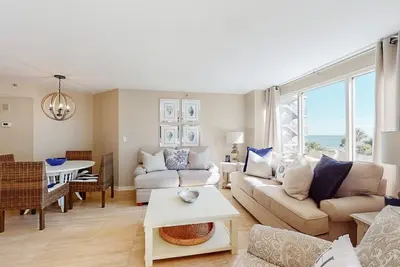 Beautiful Condominium with Ocean Views!