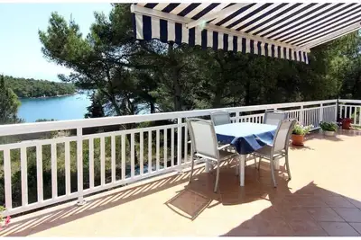 Image de Maison de vacances Vrboska pour 1 - 4 personnes avec 2 chambres Ă coucher - Maison mitoyenne