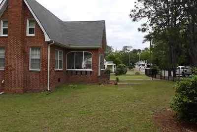 Image de Brick House Retreat at the Heart of Hamlet