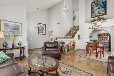 Image de 😎🏜️ <br>New Beautiful Relaxed Elegant Retreat. 2330 sf 4b3b.