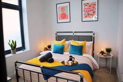 Image de Trendy Urban Split level Apartment - Netflix&WiFi