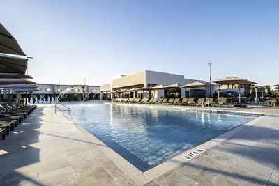 Image de Newly Opened Gorgeous 4 B/R Villa w Free Parking and Wi-Fi