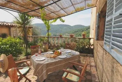 Upper Garden Apartment  avec ***Grande Piscine Chauffée***