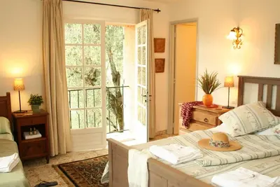 Lower Garden Apartment à La Bastide Saint Christophe, *Grande Piscine Chauffée*