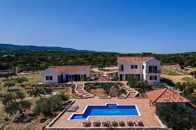Image de Maison de vacances Pučišća pour 4 - 12 personnes avec 6 chambres à coucher - Ferme
