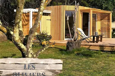 Image de Villa avec jardin peuplé d'Oliviers, Jacuzzi, pétanque, table de ping pong