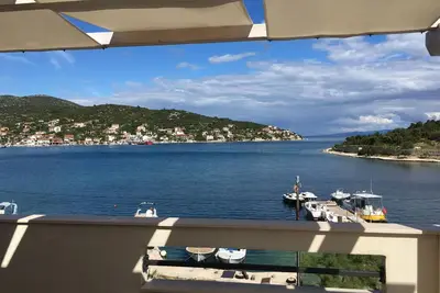 Image de Appartement de vacances Vinišće pour 1 - 5 personnes avec 3 chambres à coucher - Maison de vacances