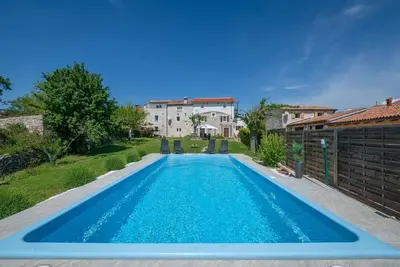 Image de Maison de vacances Kanfanar pour 1 - 4 personnes avec 2 chambres à coucher - Maison de vacances