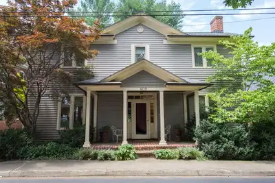 Cope Foster - King room | Downtown Cville!