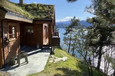 Image de Large and spacious holiday home in the Hardangerfjord, with shoreline and hot tub.