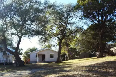 Image de Bandera/Pipe Creek House on Medina River-Large Deck with beautiful view