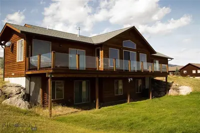 Image de Luxury 4 bed/ 3 bath villa, 30 min to Yellowstone Park