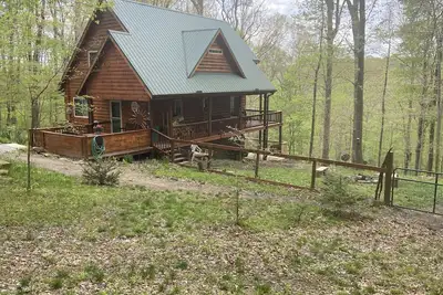 Image de Hocking Hills Family Friendly Log Cabin with Lake access, Canoe & Hiking Trail