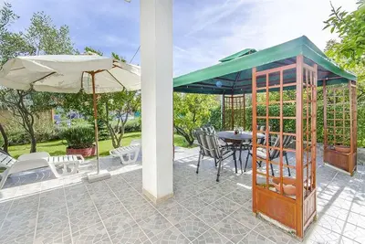 Image de Appartement de vacances Trogir pour 1 - 6 personnes avec 2 chambres à coucher - Maison mitoyenne