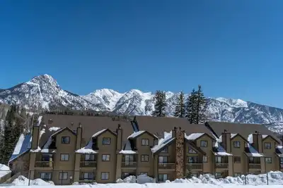 Image de Cascade Village Nugget Studio by RedAwning