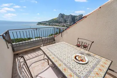 Image de Appartement de vacances pour 5 personnes env. 60 qmà Omiš, Dalmatie (Centre de la Dalmatie)